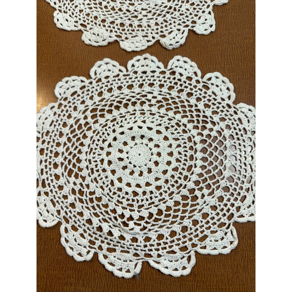 Vtg Pair Of Hand Crocheted White Lace Doilies 10